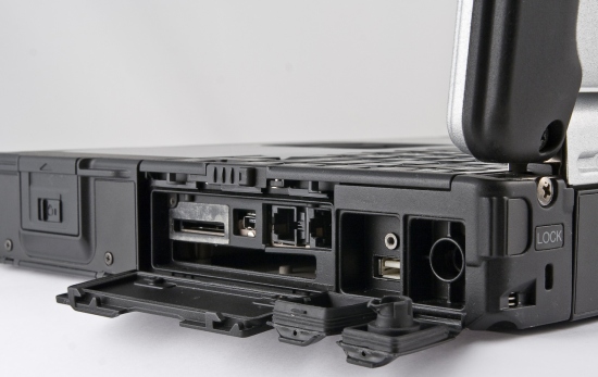 Защищенный  ноутбук Panasonic CF-30 - вид сбоку справа - разъемы
